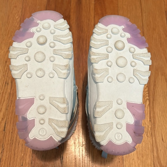 Disney Frozen II • light up winter boots with faux fur lining Size 9 - Picture 6 of 12